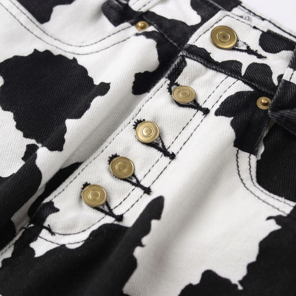 NEW  Cow Print Jeans - Picture 3 of 3